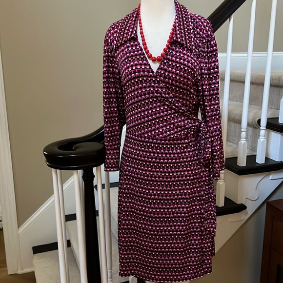 Dress wrapped style. - Picture 1 of 8
